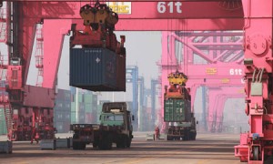中国遭遇7年以来最大贸易逆差