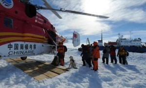 CCTV9英语新闻：俄受困客船乘客成功转移