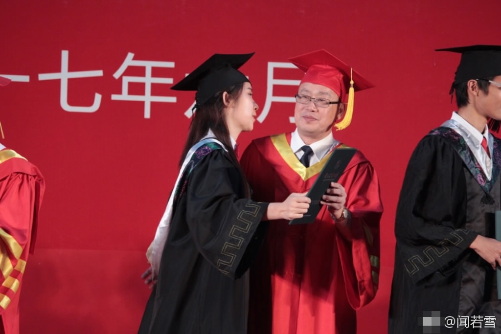 南京农业大学女学生毕业亲校长 南京农业大学女学生毕业亲校长