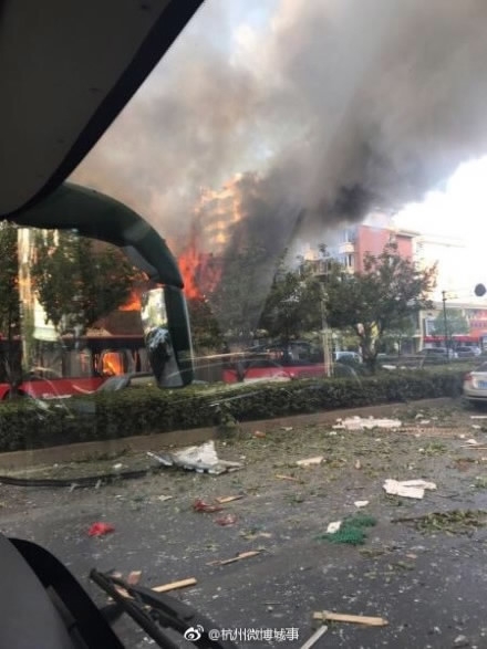 双语新闻:杭州面馆爆炸致2死55伤 双语新闻:杭州面馆爆炸致2死55伤