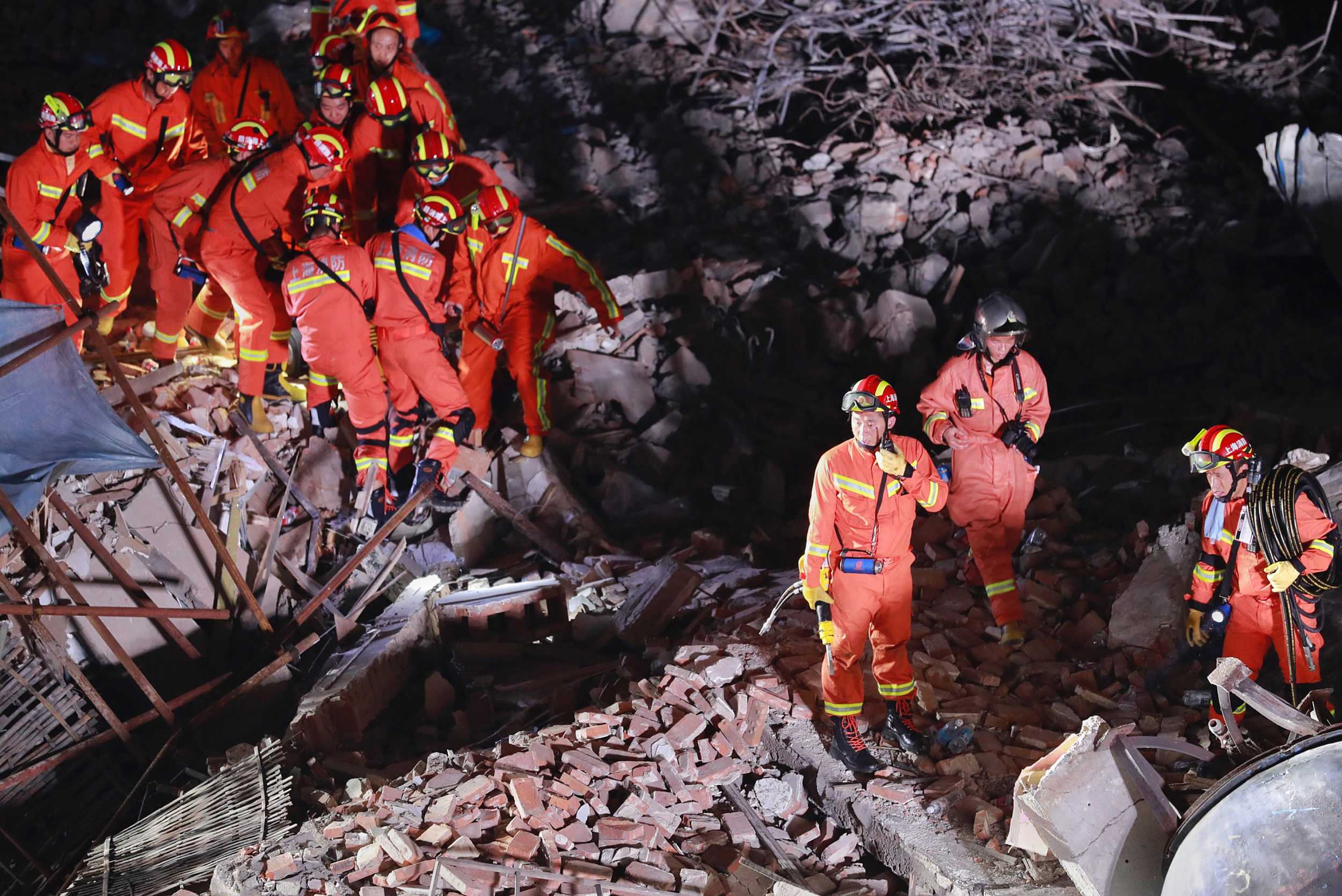 上海一栋建筑倒塌事故已造成5人死亡 上海一栋建筑倒塌事故已造成5人死亡