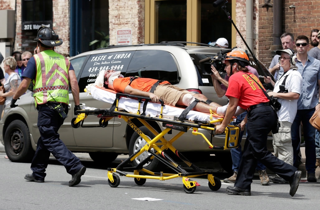 美国白人集会爆发冲突 至少1人死亡,30余人受伤 美国白人集会爆发冲突 至少1人死亡,30余人受伤