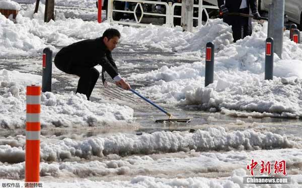 日本暴雪10人死亡 日本暴雪10人死亡