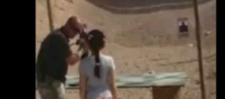 惊呆!美国9岁女童练枪误杀教练 惊呆!美国9岁女童练枪误杀教练