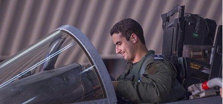 双语:沙特王子空袭ISIS 亲自驾机夜间轰炸 双语:沙特王子空袭ISIS 亲自驾机夜间轰炸