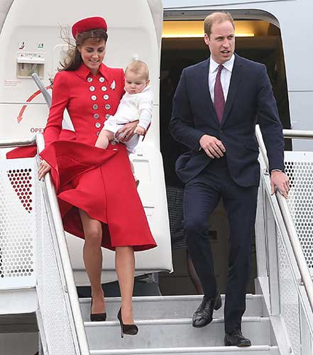 CCTV9英语新闻:威廉王子携妻儿开始新西兰旅行 CCTV9英语新闻:威廉王子携妻儿开始新西兰旅行