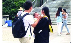 合肥女生带宝宝拍毕业照