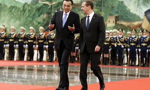 李克强与梅德韦杰夫会晤 中俄签署30余协议