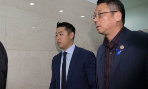 英语新闻：纽约前华裔警察梁彼得被判五年缓刑