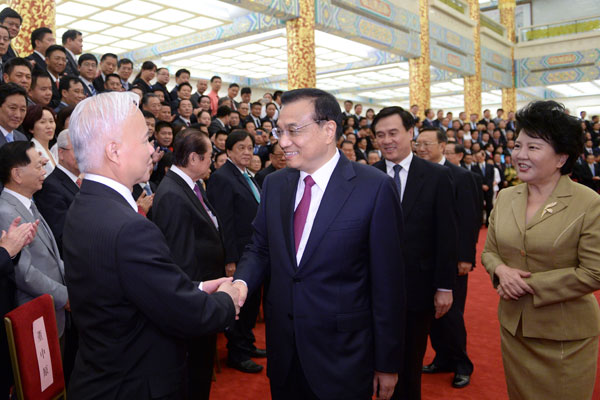 李克强会见首届世界华侨华人工商大会全体代表 李克强会见首届世界华侨华人工商大会全体代表
