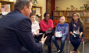 英国首相被7年级女孩提问难倒 围观是什么问题？