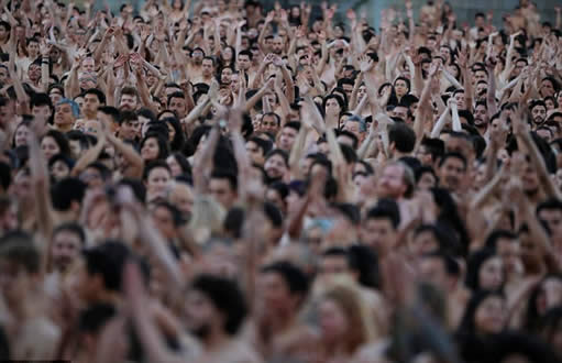 哥伦比亚6000人裸体呼吁和平 哥伦比亚6000人裸体呼吁和平