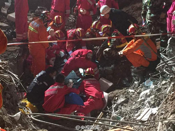 深圳山体滑坡67小时后首个幸存者获救 深圳山体滑坡67小时后首个幸存者获救