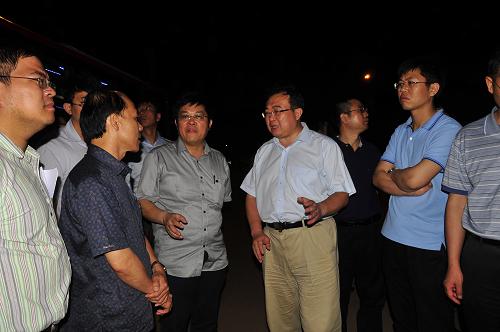 中国政府工作组看望越南中国工人 安排撤离 中国政府工作组看望越南中国工人 安排撤离