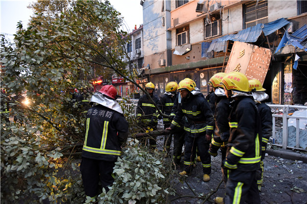 江西萍乡房屋部分坍塌8日获救1人死亡 江西萍乡房屋部分坍塌8日获救1人死亡
