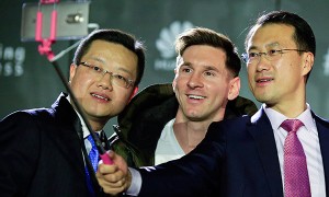 英语新闻：华为签约梅西为全球形象代言人
