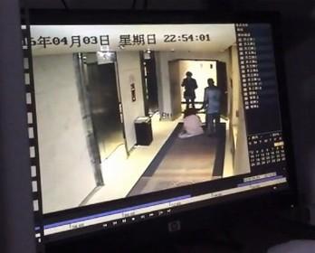 英文报道:女子酒店遇袭 网民愤怒 英文报道:女子酒店遇袭 网民愤怒