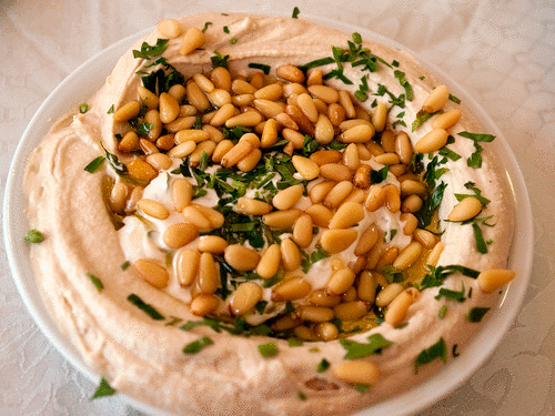 Arabs and Jews queue up for “world’s best hummus” Arabs and Jews queue up for “world’s best hummus”