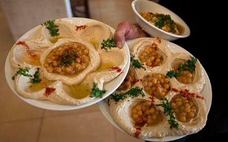 Arabs and Jews queue up for “world’s best hummus” Arabs and Jews queue up for “world’s best hummus”