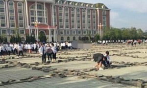 辽宁一高校强制学生搬砖加&ldquo;操行分&rdquo; 校方否认