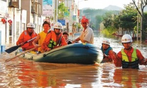 武汉特大洪水袭城 武警官兵抗洪抢险