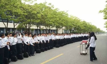 上海一高校280名男生为全系唯一女生庆生 上海一高校280名男生为全系唯一女生庆生
