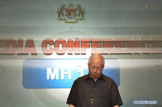 马来总理:MH17坠毁前未收到求救信号 马来总理:MH17坠毁前未收到求救信号