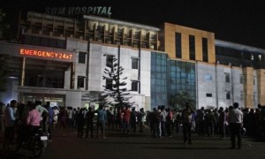 印度医院发生大火 至少23人死亡