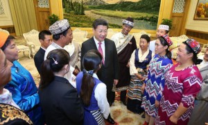 习近平与少数民族共庆国庆