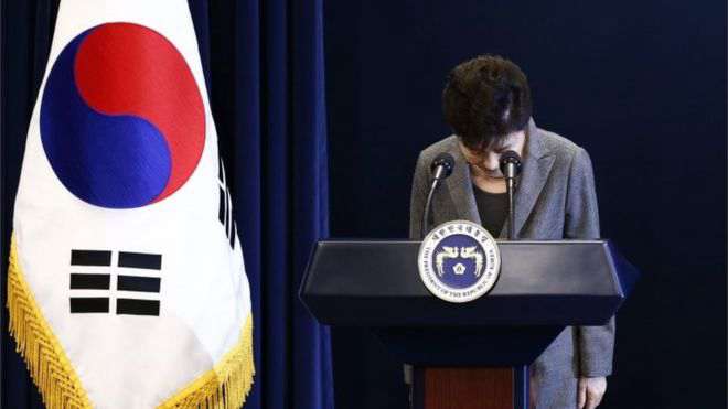 朴槿惠第三次道歉愿主动辞职 “嫁给国家的女人”倒了! 朴槿惠第三次道歉愿主动辞职 “嫁给国家的女人”倒了!