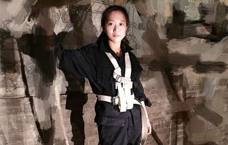 修复还是破坏?复旦网红女壁画师惹争议 修复还是破坏?复旦网红女壁画师惹争议