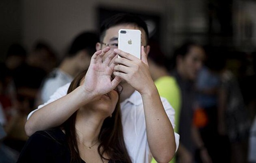 厉害了Word姐!深圳女子交20男友 每人送她iPhone7 厉害了Word姐!深圳女子交20男友 每人送她iPhone7