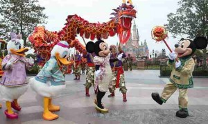 史上第一次！上海迪士尼变身&ldquo;中国风&rdquo;迎新年