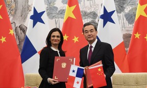 巴拿马与中国建交的英语新闻