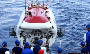 蛟龙号潜水器中国南海探测浊流