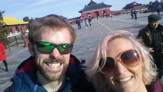 英国小哥自拍视频解读两会 英国小哥自拍视频解读两会