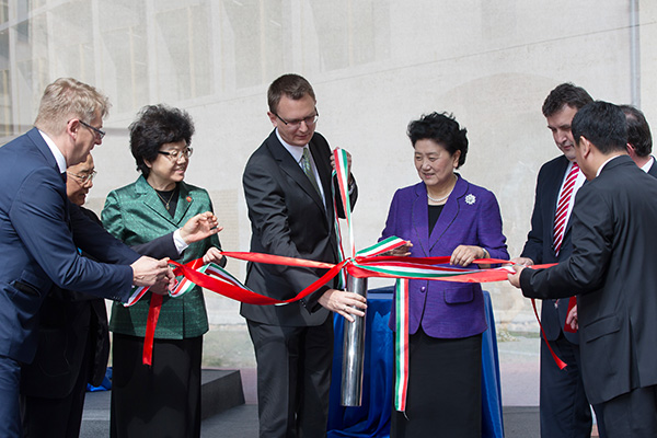 Chinese Vice Premier attends groundbreaking ceremony for TCM Chinese Vice Premier attends groundbreaking ceremony for TCM