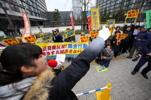 日本民众上街游行抗议安保法 日本民众上街游行抗议安保法