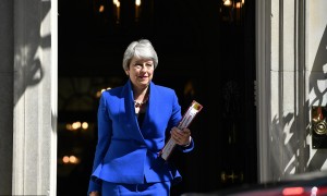 最后一次！梅姨以首相身份的绝唱演说！&ldquo;人要学会妥协与中庸！&rdquo;