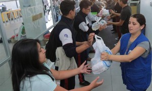CCTV9英语新闻：厄瓜多尔强震400多人死亡数千人受伤