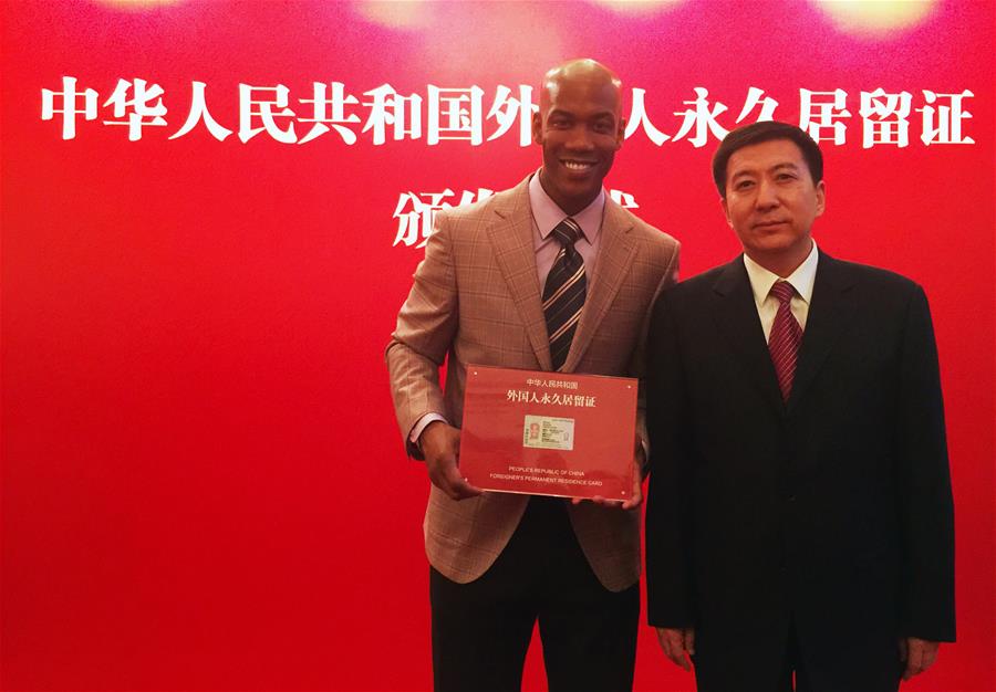 CCTV9英语新闻:前NBA明星马布里获得中国绿卡 CCTV9英语新闻:前NBA明星马布里获得中国绿卡