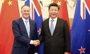 CCTV9英语新闻：习近平会见新西兰总理约翰基