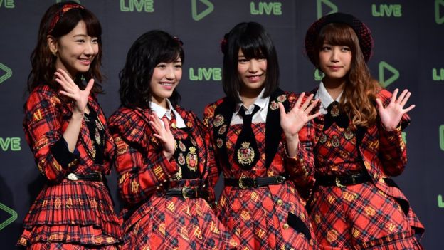 日本偶像少女被偶像厨刺伤20多刀,只因拒收礼物 日本偶像少女被偶像厨刺伤20多刀,只因拒收礼物