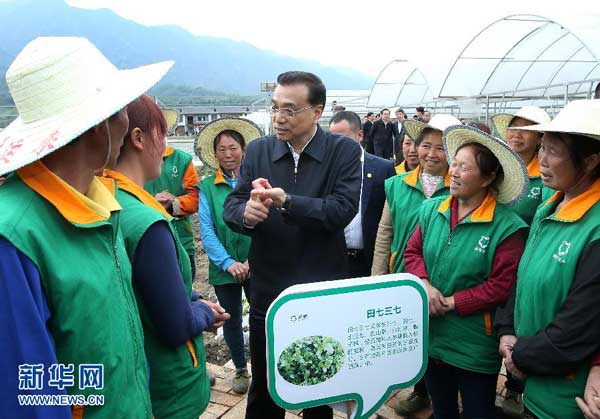 Premier Li visits quake-hit province, urges better developme Premier Li visits quake-hit province, urges better developme