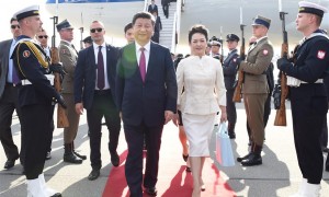 习近平主席抵达华沙 开始对波兰的国事访问
