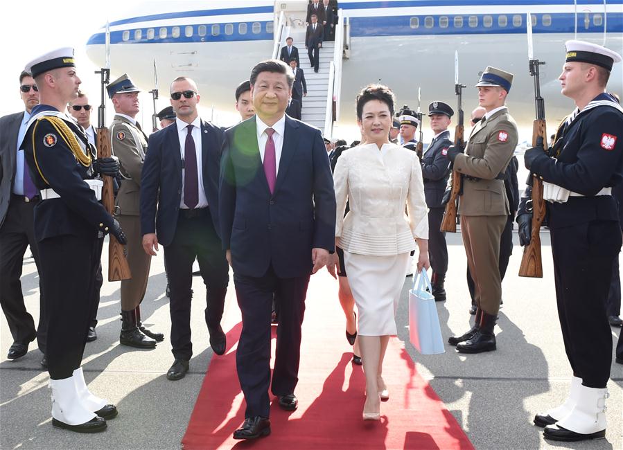 习近平主席抵达华沙 开始对波兰的国事访问 习近平主席抵达华沙 开始对波兰的国事访问