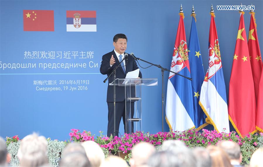 习近平主席在塞尔维参观中国人投资的钢铁厂 习近平主席在塞尔维参观中国人投资的钢铁厂