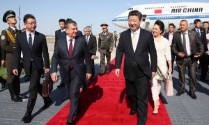 习近平抵达布哈拉 对乌兹别克斯坦的访问开始