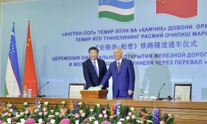 习近平主席和和卡里莫夫共同出席某铁路隧道的通车仪式