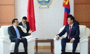 李克强：加强与蒙古国的合作建立两国间更紧密的关系